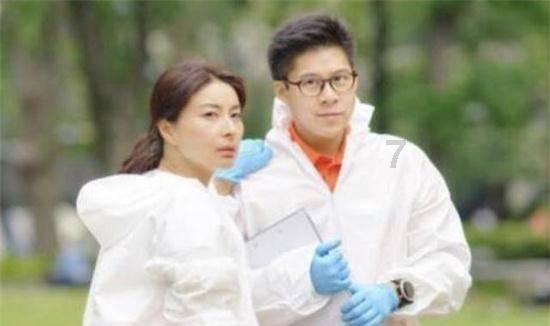 《探索穿拖鞋拎蛇皮袋四处收租的网红夫妻,粉丝突降160万,究竟是怎么回事?,解锁无限知识星球!》